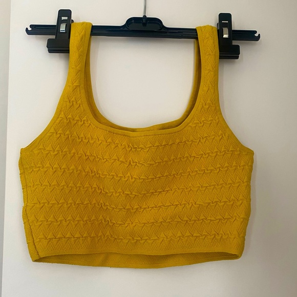 Babaton Gold Ribbed Crop Tank Top - Picture 3 of 4